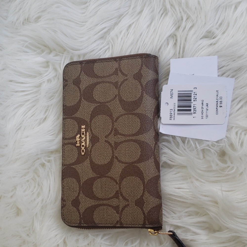 Coach Medium Id Zip Wallet In Signature Canvas. - Picture 2 of 6